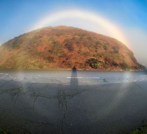 360 degree fogbow. Photo by Brocken Inaglory (CC-BY-SA 3.0).